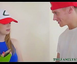 Mignon blonde adolescent demi-soeur Dolly Leigh a Sexe Avec Son Demi-frère pour Rare Pokemon 8 min 720p