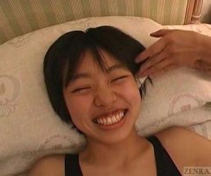 Sous-titré réel japonais adolescent éternuements et chatouiller teasing 5 min