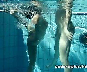 zuzanna und Lucie Spielen Unterwasser 8 min