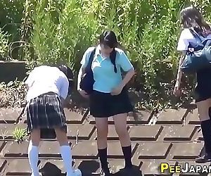 Asian teenagers outdoors urinate 10 min 720p